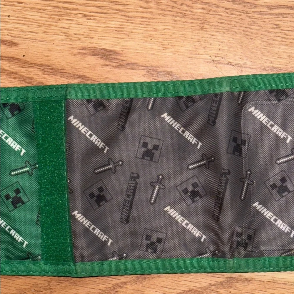 Minecraft Trifold Wallet - Picture 2 of 3